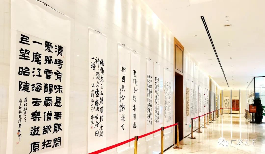 满公胡氏文化发展总会、荣誉国际集团二十年庆·泉州二十位全国获奖书法家作品抚州十一位中国书法家书法精品邀请展在石狮荣誉国际酒店举行
