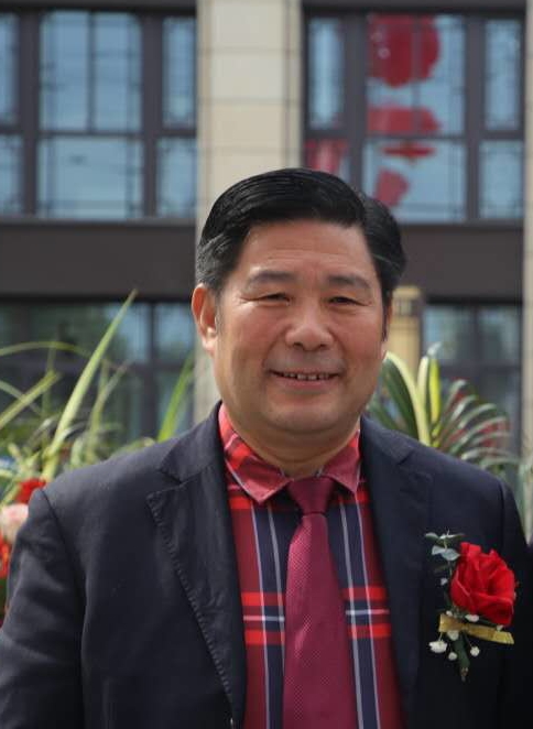 荣誉国际集团运营总裁--胡登荣